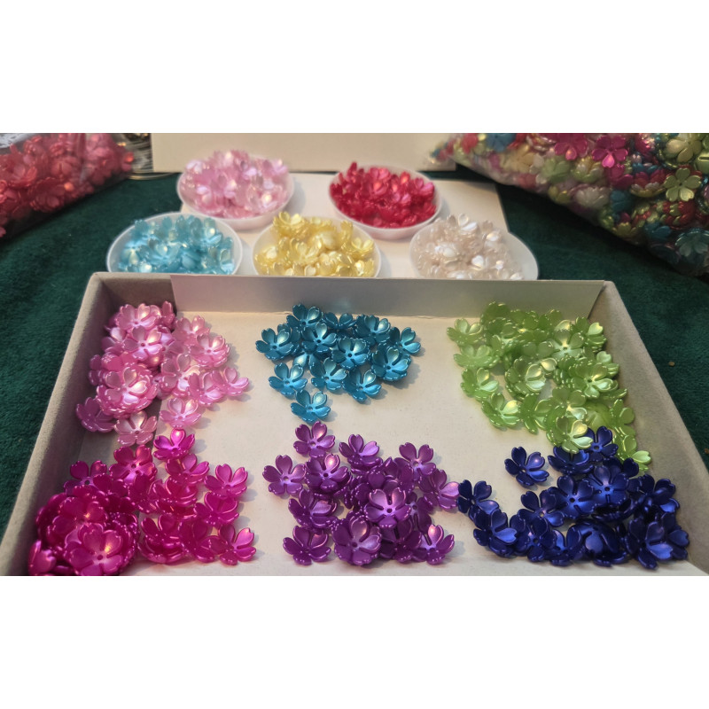 BeadingStation® 100Pcs Green Mix Pearl Shine Cherry Blossom Acrylic Flower Beads 15mm